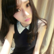 身穿娃娃领衣服的唯美女生头像:傻得太天真_WWW.TQQA.COM