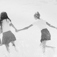 QQ黑白姐妹头像_WWW.TQQA.COM