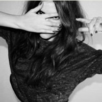 灰白色女生头像_WWW.TQQA.COM