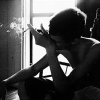 灰色帅哥头像:坚强的自己_WWW.TQQA.COM