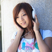 让想念的歌不在唱:带着耳机听着歌的唯美头像_WWW.TQQA.COM