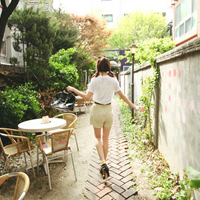 消失在人海的爱:森系背影头像女生:喜欢蓝色的百_WWW.TQQA.COM