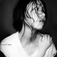 你曾是我全部:灰色控女生头像:流泪_WWW.TQQA.COM
