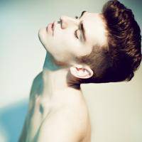 欧美头像重口味男:守候身旁i_WWW.TQQA.COM