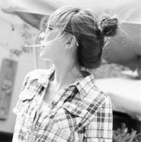 灰白色女生头像_WWW.TQQA.COM