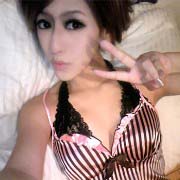抿嘴个性女生头像_WWW.TQQA.COM