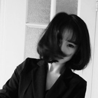 灰白色女生头像_WWW.TQQA.COM