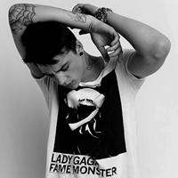 灰色帅哥头像:坚强的自己_WWW.TQQA.COM