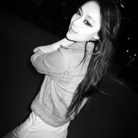 灰白色女生头像_WWW.TQQA.COM