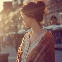 唯美阳光女生头像侧面:和你的记忆在慢慢褪色_WWW.TQQA.COM