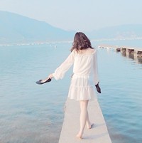全背影qq唯美头像女生:心疼你的过去。_WWW.TQQA.COM