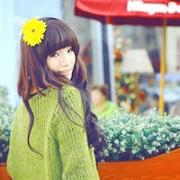 请珍惜下一个她:手拿着花或戴着花的唯美女生头_WWW.TQQA.COM