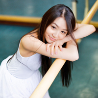QQ绿色头像:唯美女生养眼:城在心却空了_WWW.TQQA.COM