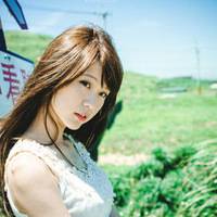 QQ唯美清新女生头像:承载一颗心_WWW.TQQA.COM