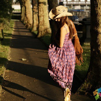 唯美长裙自然风:你不爱有人爱_WWW.TQQA.COM