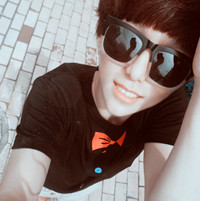 1左1右浪漫情侣QQ头像_WWW.TQQA.COM