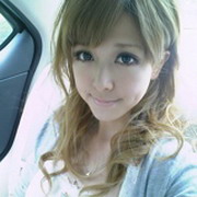 抿嘴个性女生头像_WWW.TQQA.COM