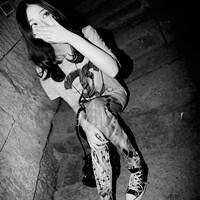灰色伤感女生头像_WWW.TQQA.COM
