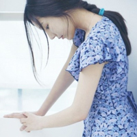 天蓝色背景唯美意境头像:回忆过去爱你的心跳_WWW.TQQA.COM