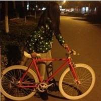 远景QQ头像情侣一男一女两张:幻彩的世界有你有_WWW.TQQA.COM