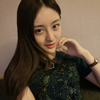 抱着小狗的可爱女生头像:卖萌是与身俱来的天赋_WWW.TQQA.COM