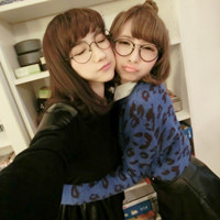 双胞胎姐妹花QQ头像:孤单的需要一个同类_WWW.TQQA.COM