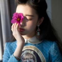 我们爱像流星或许这是宿命:悲伤的欧美高清女头_WWW.TQQA.COM