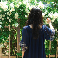 消失在人海的爱:森系背影头像女生:喜欢蓝色的百_WWW.TQQA.COM