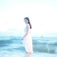 绿色意境唯美女生头像:我们有太多的幸福要报道_WWW.TQQA.COM