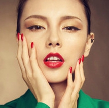 情感丰富欧美女生头像控_WWW.TQQA.COM