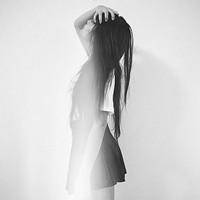 女生灰色qq头像:被爱情淘汰_WWW.TQQA.COM