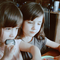 卖萌不是你的专属:小萝莉可爱卖萌qq头像笑容很_WWW.TQQA.COM