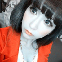 含着棒棒糖的可爱女生QQ头像:你的笑容扰我心弦_WWW.TQQA.COM