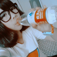 浪漫QQ情侣头像:难忘在和你一起躲雨的屋檐_WWW.TQQA.COM