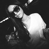 灰色伤感女生头像_WWW.TQQA.COM