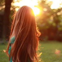 消失在人海的爱:森系背影头像女生:喜欢蓝色的百_WWW.TQQA.COM