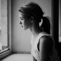 欧美黑白头像大全女生:笑容让我受尽折磨_WWW.TQQA.COM