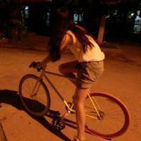 远景QQ头像情侣一男一女两张:幻彩的世界有你有_WWW.TQQA.COM