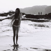 在海边的情侣头像一对2张:这种唯美意境好幸福_WWW.TQQA.COM