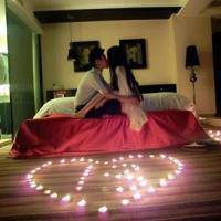 远景QQ头像情侣一男一女两张:幻彩的世界有你有_WWW.TQQA.COM