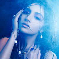 七彩梦幻成熟欧美范女生头像_WWW.TQQA.COM