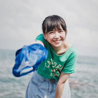 qq头像阳光意境女生:表面现象_WWW.TQQA.COM