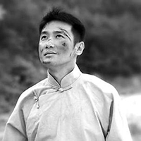 巩峥照片头像:找个人来麻醉自己_WWW.TQQA.COM