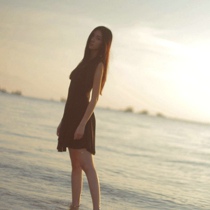 女生一个人孤单头像:唯美又伤感_WWW.TQQA.COM