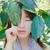 唯美优雅复古qq头像:笑看繁华世界_WWW.TQQA.COM
