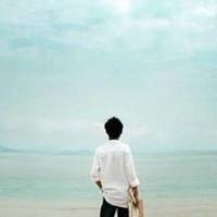海边唯美男生头像:勾起的回忆_WWW.TQQA.COM