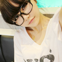 眼镜控气质可爱女生头像:属于我们的烟火_WWW.TQQA.COM