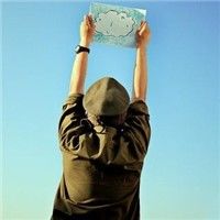 我不特别:但却唯一:qq伤感头像男落泪灰色_WWW.TQQA.COM