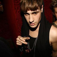 中长发欧美颓废头像男生_WWW.TQQA.COM