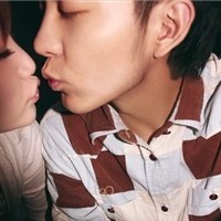 自拍再自裁情侣头像一对_WWW.TQQA.COM